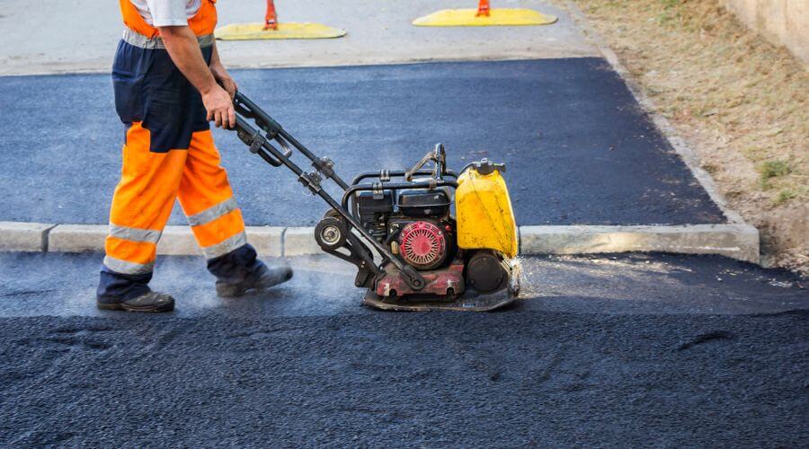 Professional gutter cleaning in Hopedale, IL